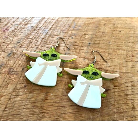 Grogu Earrings - Star Wars - Resin Baby Yoda jewelry - Picture 1 of 2